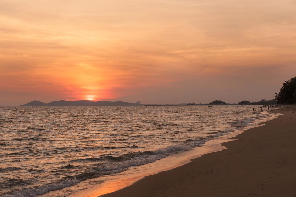 The Oriental Beach Resort Rayong Kültér fotó