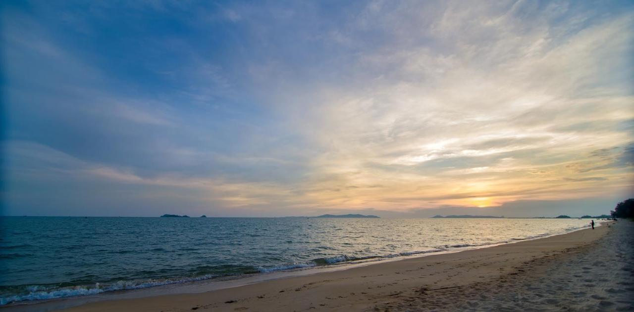 The Oriental Beach Resort Rayong Kültér fotó